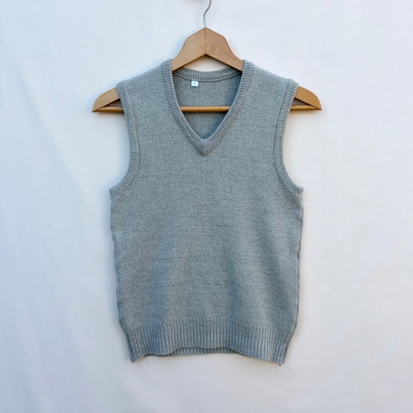Unbranded Sweaters - V-Neck Knit‎ Sweater Vest in Oatmeal Grey Sleeveless Fits Like a Small